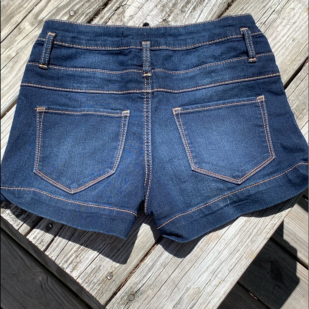 Shorts - Picture 4 of 9